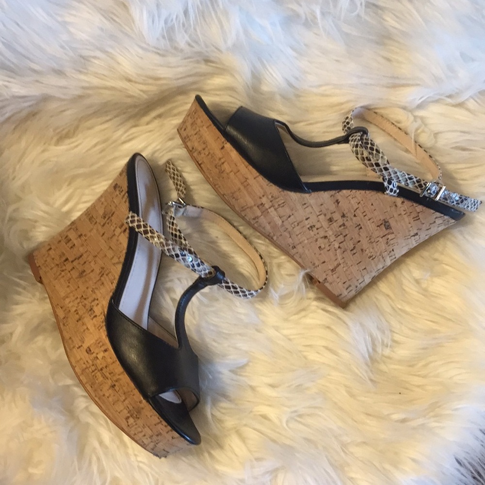 VS black leather wedges with snakeskin strap sz 6